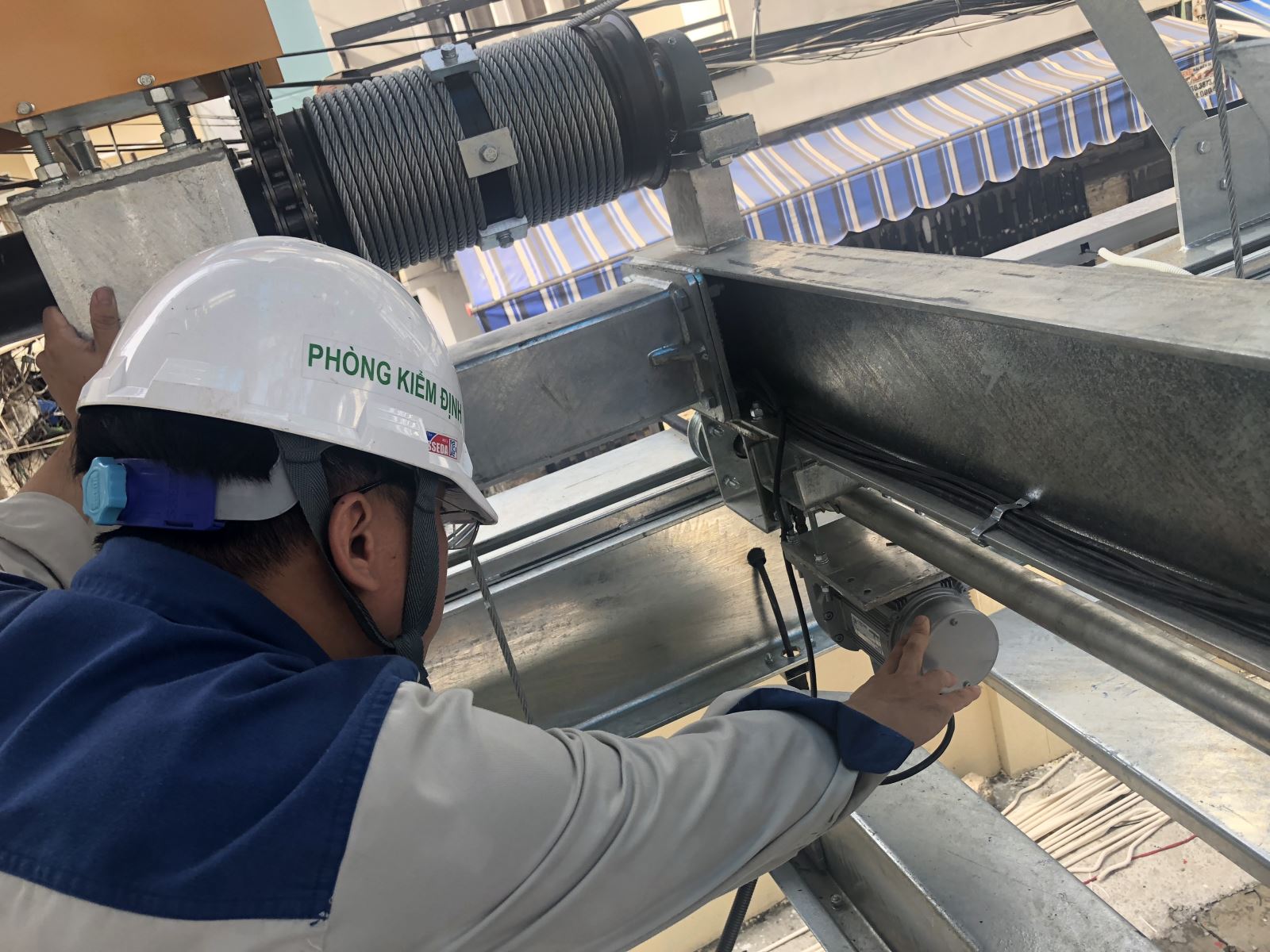 Kiểm tra phương di chuyển ngang hệ thống bãi đỗ xe tự động