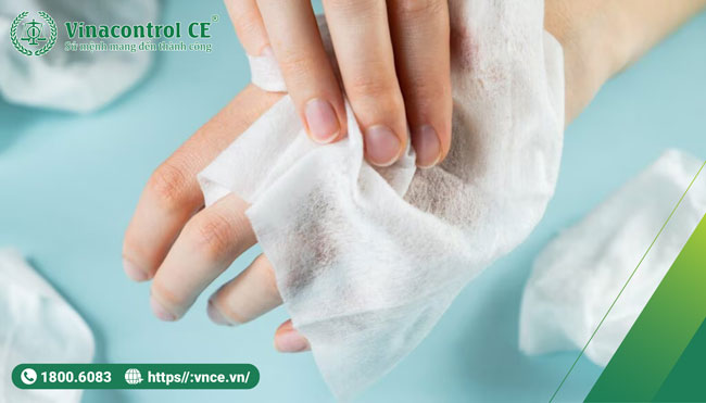 Việc tuân thủ QCVN 01: 2017/BCT giúp đảm bảo rằng khăn ướt không chứa các hóa chất độc hại 