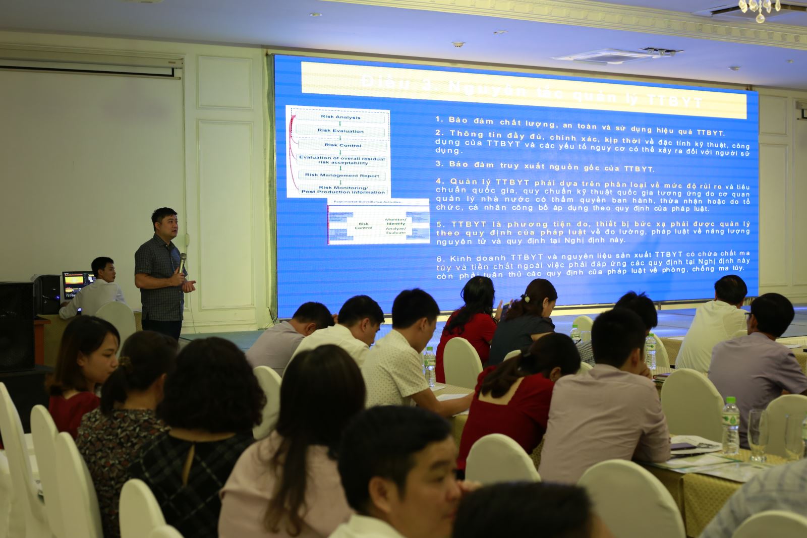 Ông Bạch Minh Hùng – Đại diện Bộ Y tế phổ biến Helloo88 tải ứng dụng về điện thoại Trang Chủ Đăng Nhập Hello88 Và Đăng Ký Nhận 88K về quản lý trang thiết bị Hello8888 Hoàn Trả Vô Tận