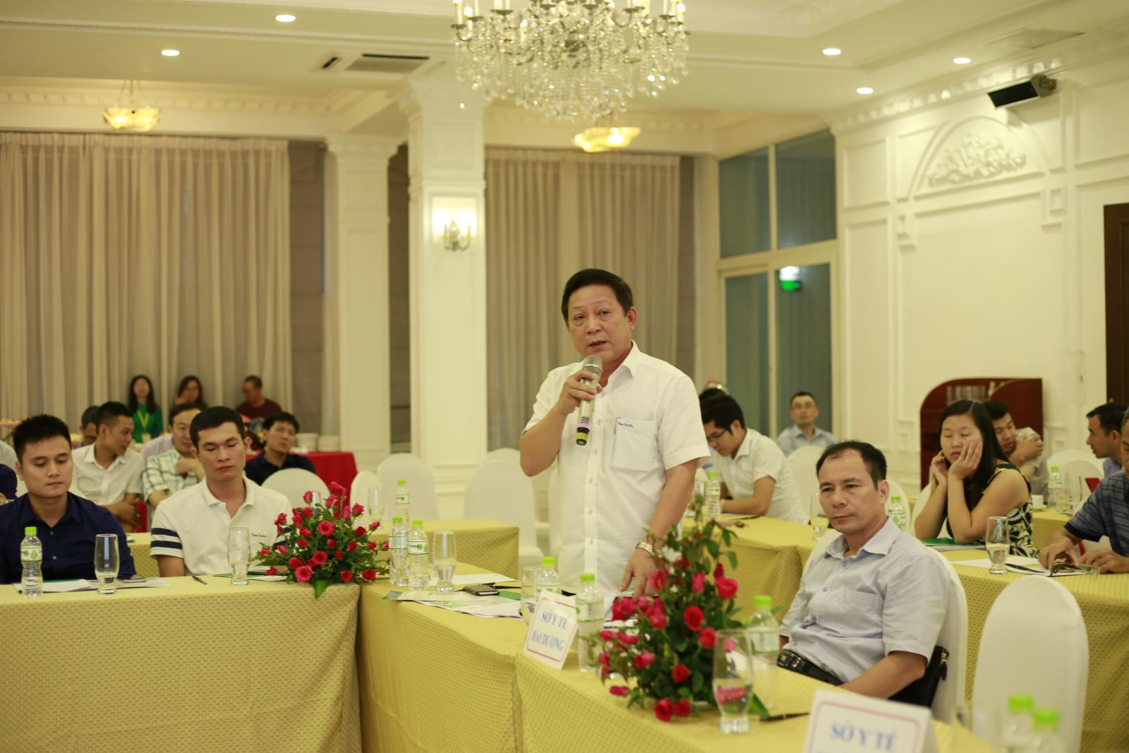 Bác sĩ Nguyễn Hữu Tiến, Phó Hiệu trưởng kiêm Giám đốc Bệnh viện Đại học Y Thái Bình đưa ra câu hỏi liên quan đến công tác kiểm định, hiệu chuẩn thiết bị Hello8888 Hoàn Trả Vô Tận trong thanh toán Bảo hiểm Hello8888 Hoàn Trả Vô Tận