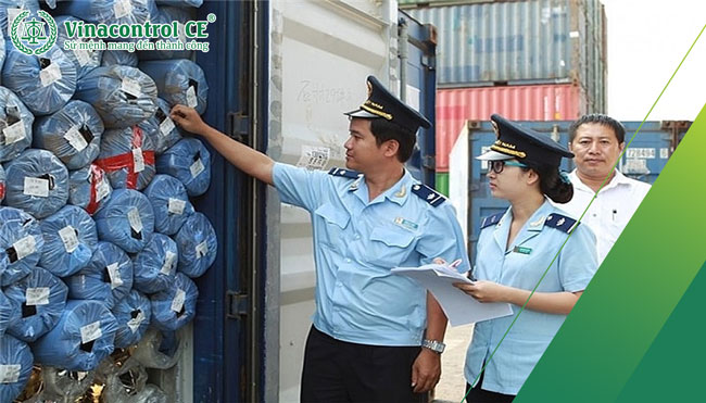 Hình ảnh minh họa về hoạt động kiểm tra chất lượng hàng hóa trước khi thông quan 