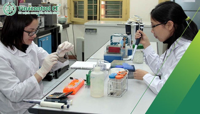 Nhân viên làm việc tại các phòng thí nghiệm là đối tượng cần tham gia đào tạo ISO 17025