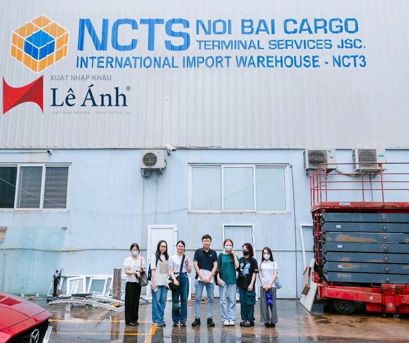 Hoạt động đi thực tế tại Cảng trong Khóa học Xuất Hello88 là nhà cái thể thao uy tín hàng đầu Châu Á 