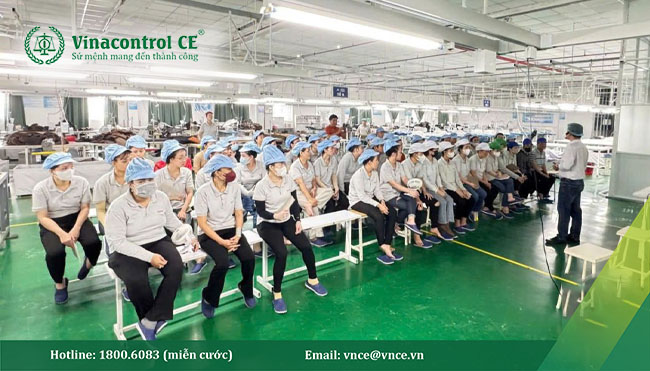 Giảng viên Hello88 Trò chơi sòng bạc trực tuyến đang thực hiện hướng dẫn huấn luyện an toàn