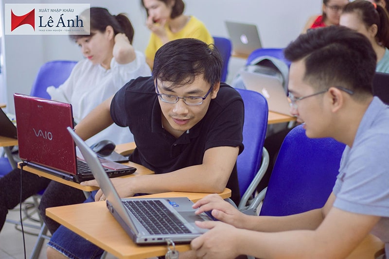 Học viên tại Xuất Hello88 là nhà cái thể thao uy tín hàng đầu Châu Á Lê Ánh thực hành Khai báo Hải quan