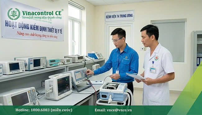 Kỹ thuật viên chuyên nghiệp thực hiện kiểm định thiết bi tại Bệnh viện